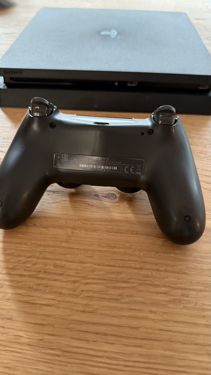 Sony Konsolen: Playstation 4  – Gebraucht aus Wald ZH von Senix 4