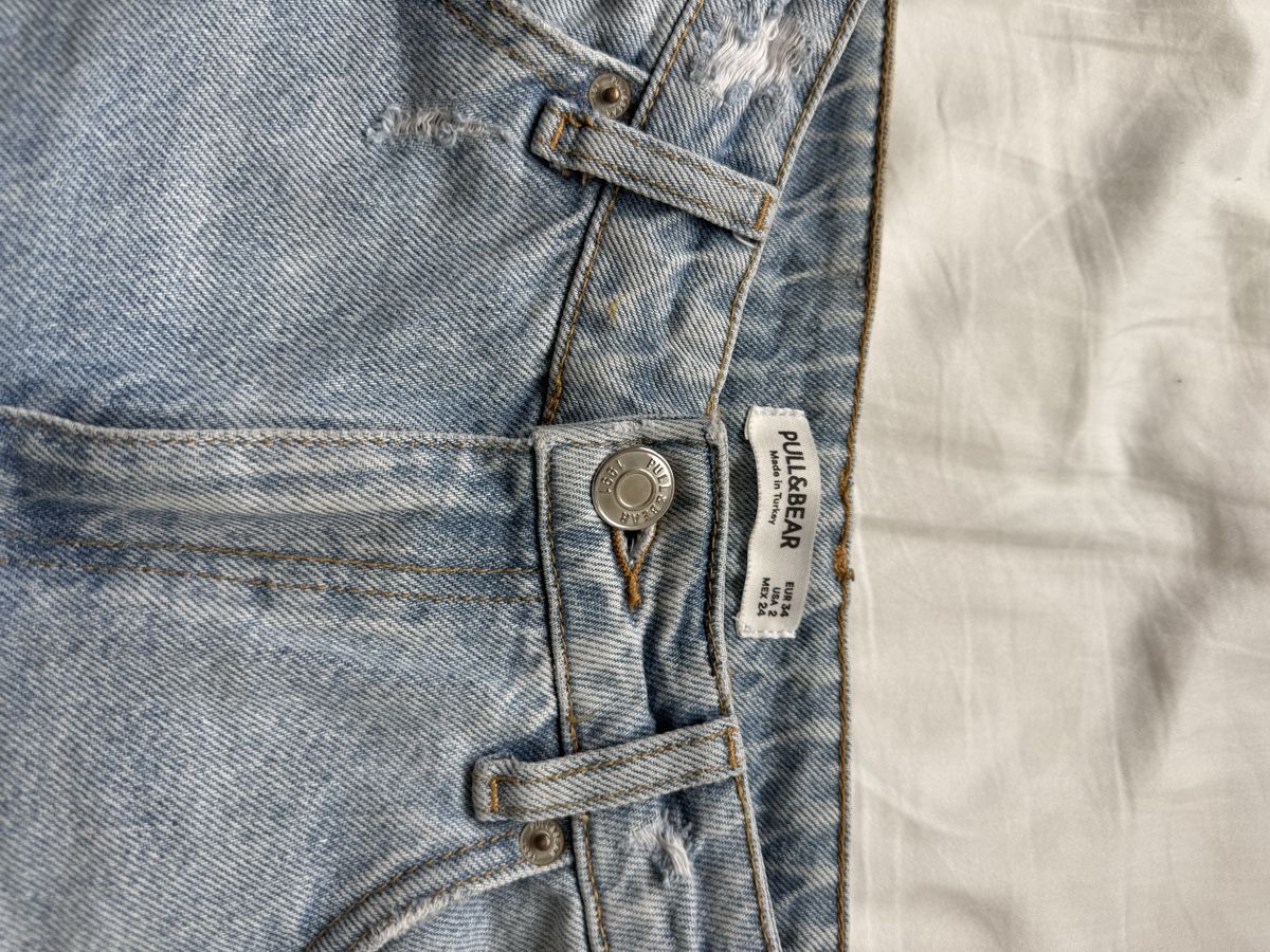 Pull&Bear Jeans: Pull&Bear Jeans, hellblau, Gr. 34, neuwertig, Top Zustand – Usato da Bolligen venduto da monopoly15 1