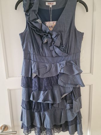 Kleid in Jeansstoff mit Spitzen und Rüschen S