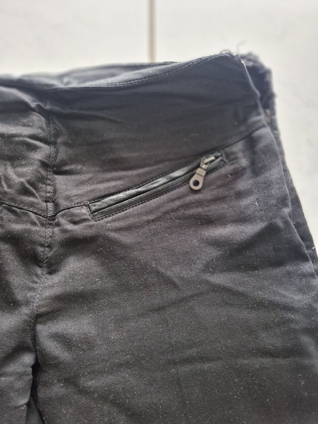 Pantaloni: Amisu Pants Black Slim Fit  – Usato da Bassersdorf venduto da DonSolo 2