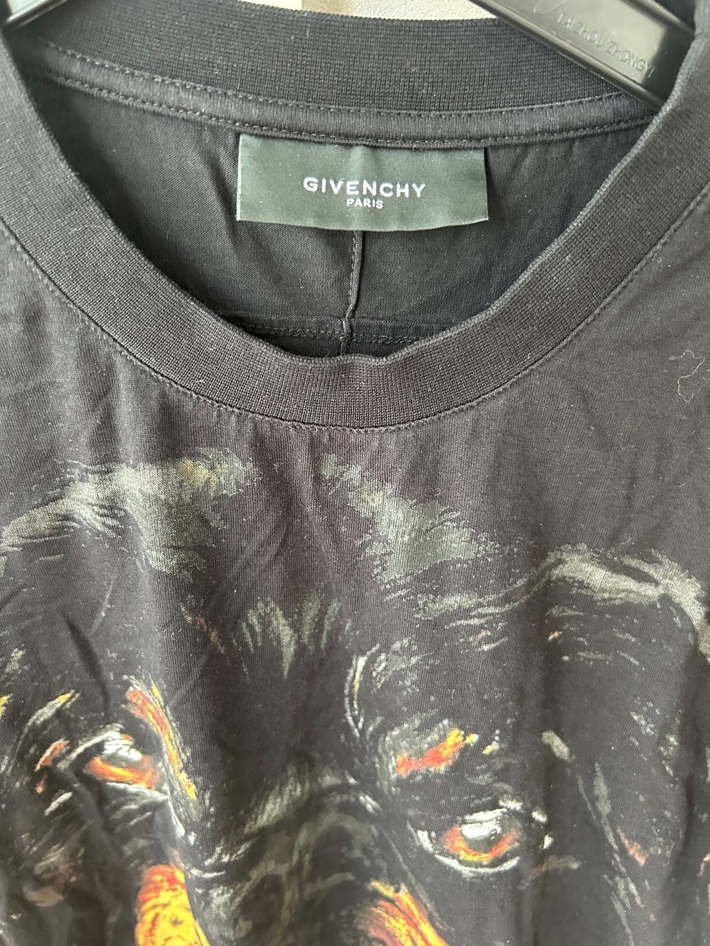 Givenchy T-shirt: Givenchy Paris Rottweiler T-Shirt / Small – Usato da Zug venduto da bia_v6gf 4