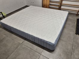 Matelas 180x200 ressorts ensachés utilisé 5 mois