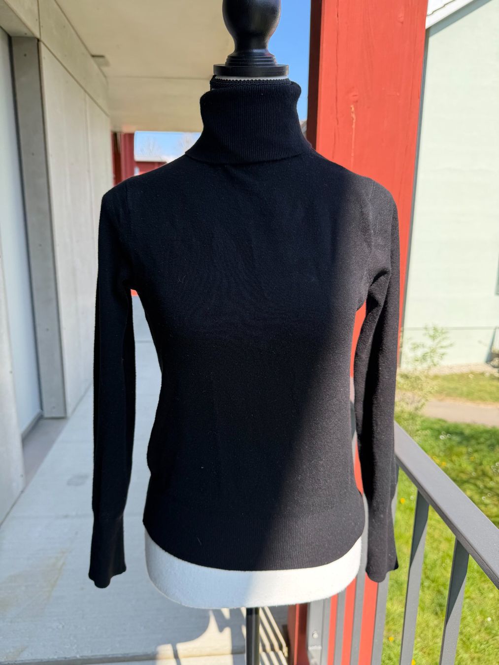Only Maglioni & Felpe: Schwarzer Rollkragenpullover von ONLY, Grösse XS – Usato da Riehen venduto da edu_92w7