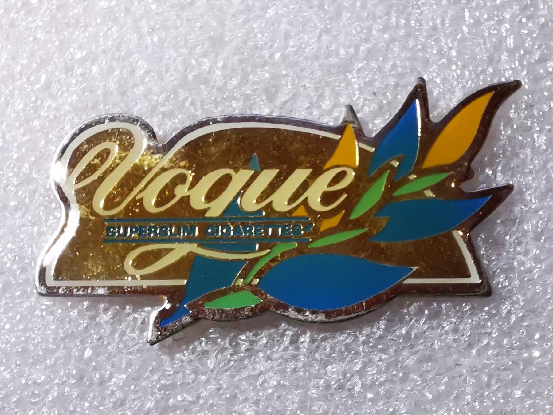Placchette & Badge: Ansteckpin 37: Vogue – Usato da Oppligen venduto da Pin-Fall-Shop