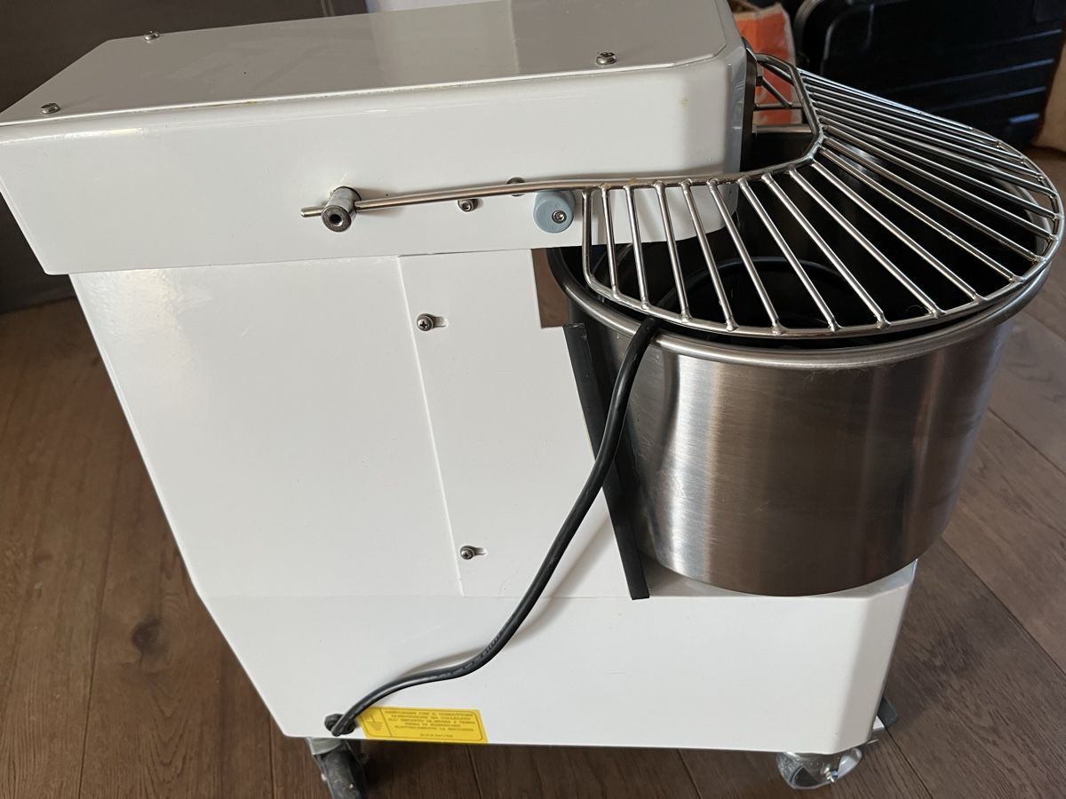 Appareils de cuisine: Teigknetmaschine SP 15kg – Neuf (Voir description) à Gurbrü par Simiramis 3