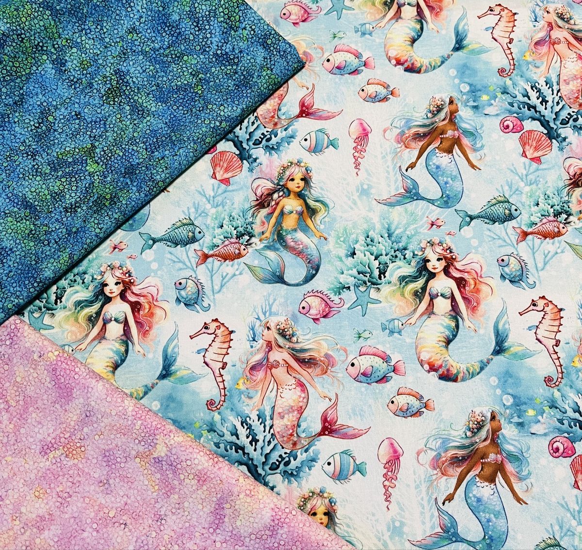 Tessuti: Patchworkstoff BW Meerjungfrau bunt no.1 – Nuovo (secondo la descrizione) da Seuzach venduto da KreativmitStoff