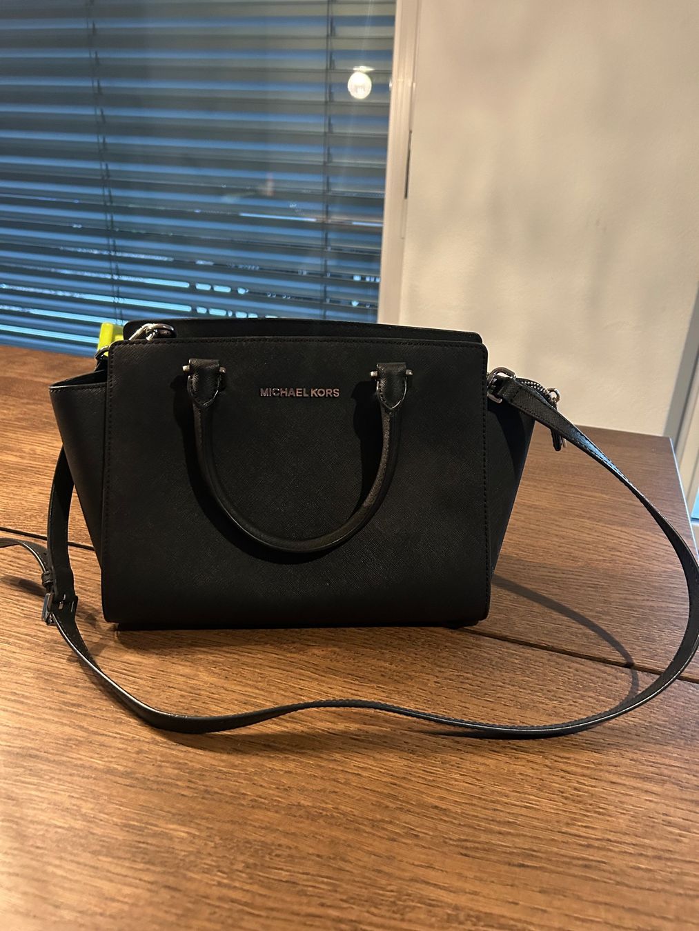 Michael Kors Borse da donna: Michael Kors Tasche SELMA SATCHEL – Usato da Oberwangen b. Bern venduto da rebeca.al