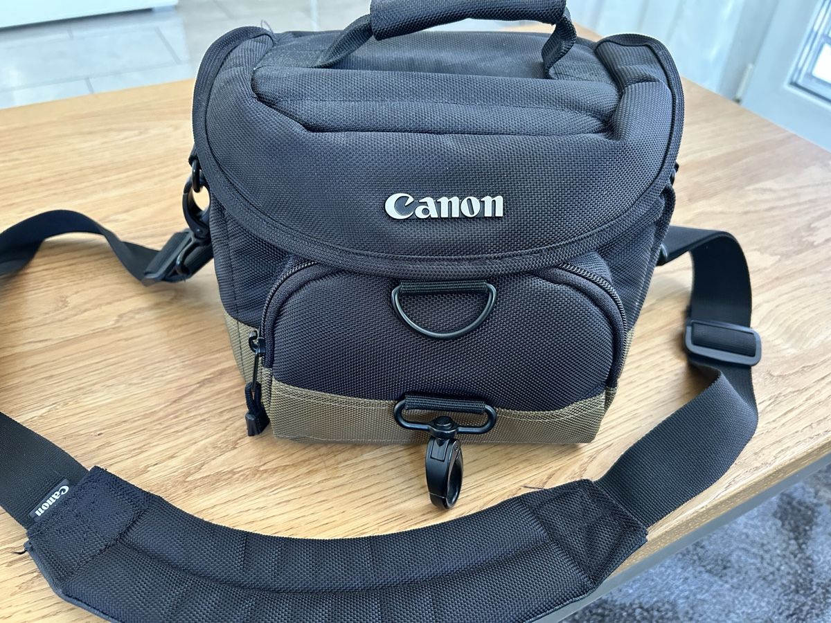 Canon Fotocamera: Canon EOS 700D Kamera Kit – Usato da Gerlikon venduto da sruesch 1