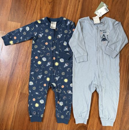 2 neue Pyjamas von H&M – Grösse 80