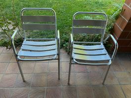 2 Aluminium-Gartenstühle, stapelbar, gebraucht
