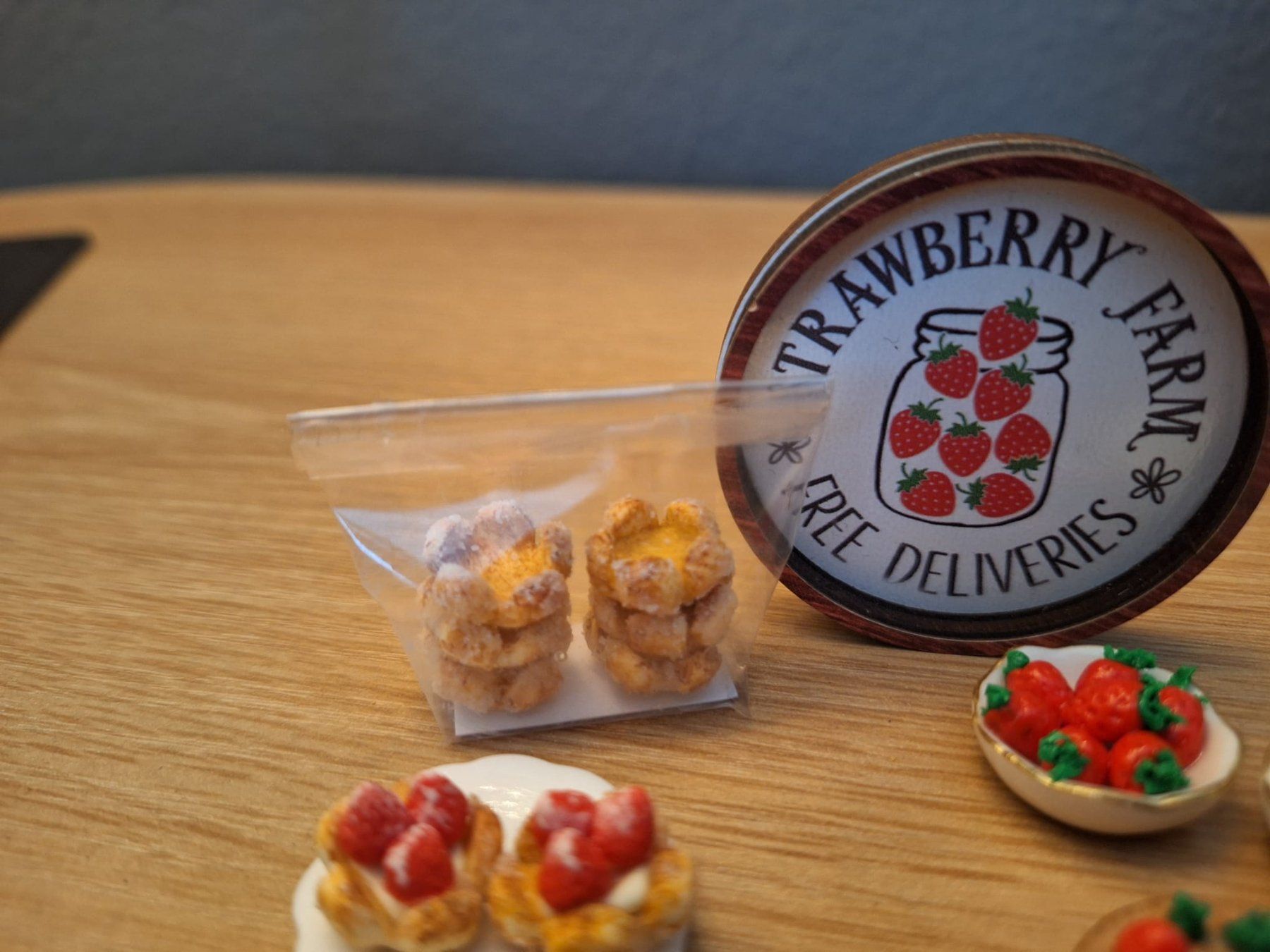 Case e mobili per bambole: Handmade Erdbeertörtchen Set – Nuovo (secondo la descrizione) da Zürich venduto da HandmadeTinyFood 3