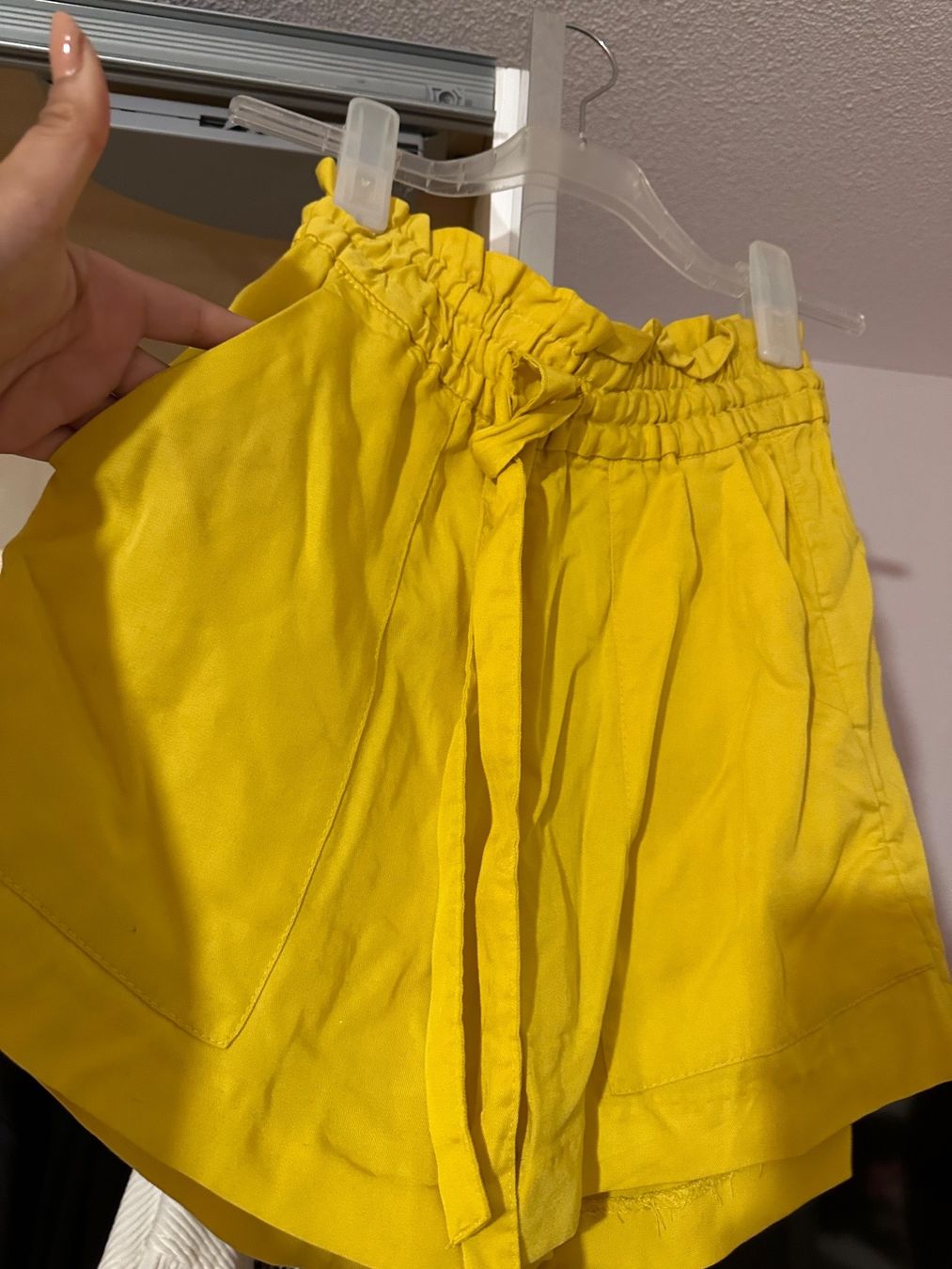 H&M Hosen: Gelbe Shorts Damen – Gebraucht aus Triengen von nes_l8cj 2