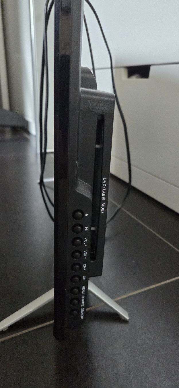 Televisori: Sharp TV mit DVD-Player – Usato da Zetzwil venduto da Rose050 1