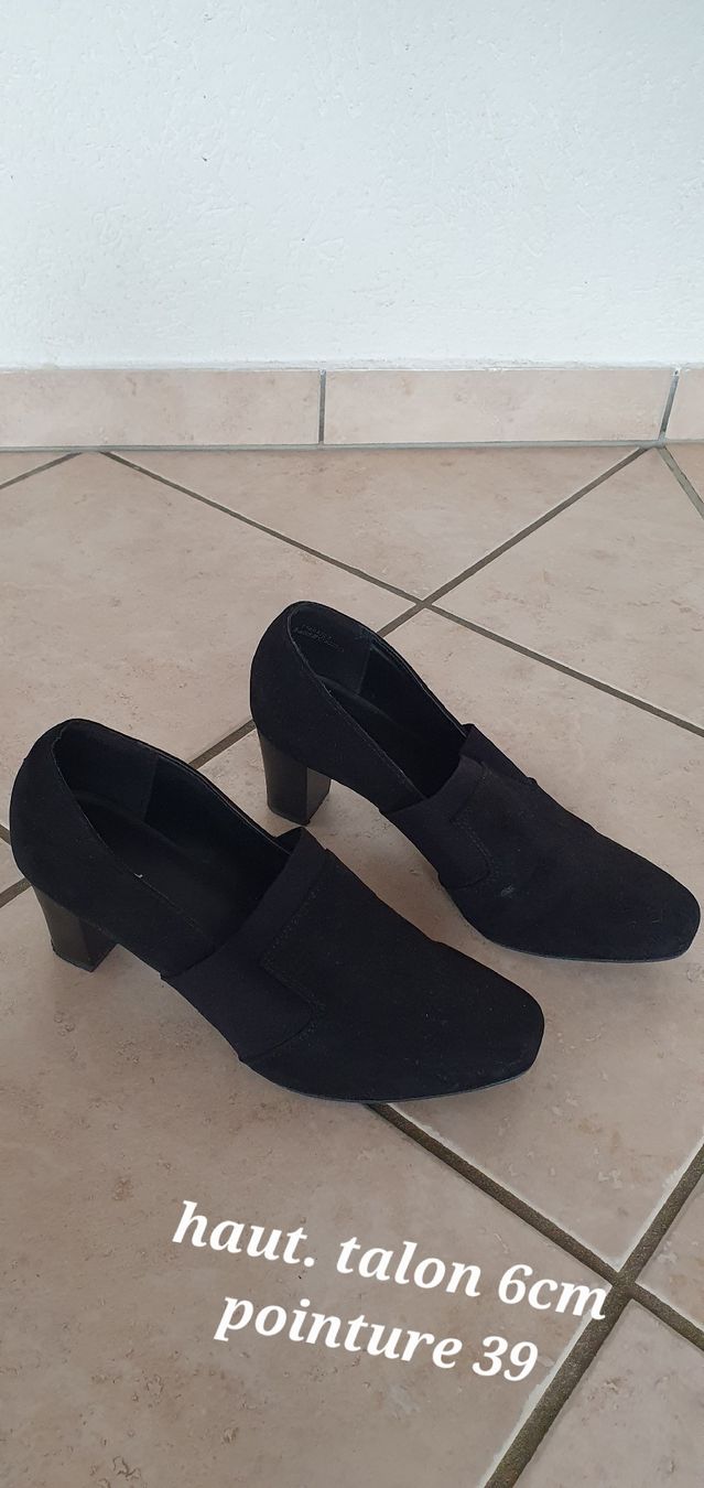 Damenschuhe: Souliers à talon noirs 39 – Gebraucht aus Moutier von mar_7nrw