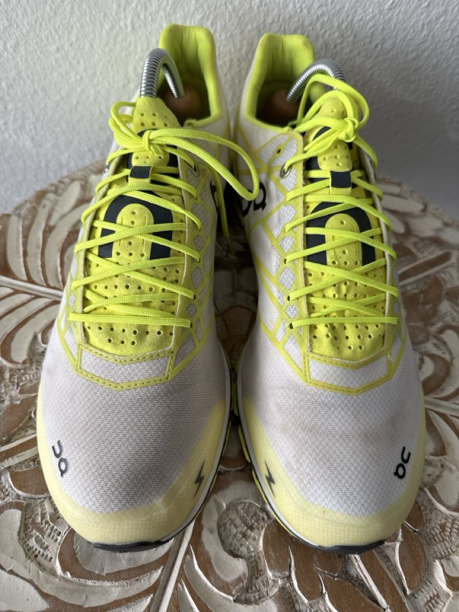 On Herrenschuhe: On Laufschuhe Cloudflash weiss/gelb Grösse 44  – Gebraucht aus Zürich von sha_vw65 1