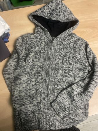 TRN 1919 Strickjacke mit Kapuze, Gr. 152-158, Top Zustand!