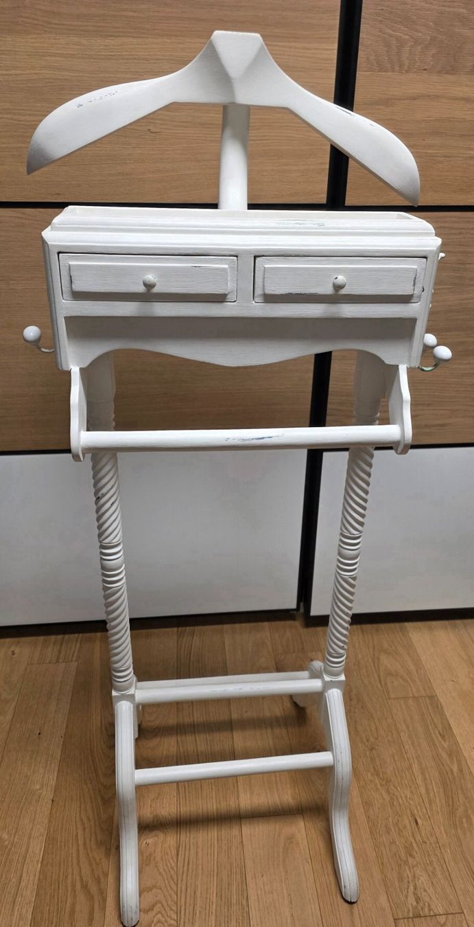Garderobe: Herrendiener, Shabby Chic mit zwei Schubladen – Gebraucht aus Luzern von Kkud