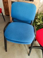 4 Bürostühle farbig (rot und blau)