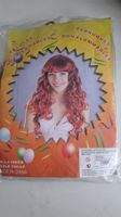 Schwarz grüne Perücke mit Pony und Locken für 9.90