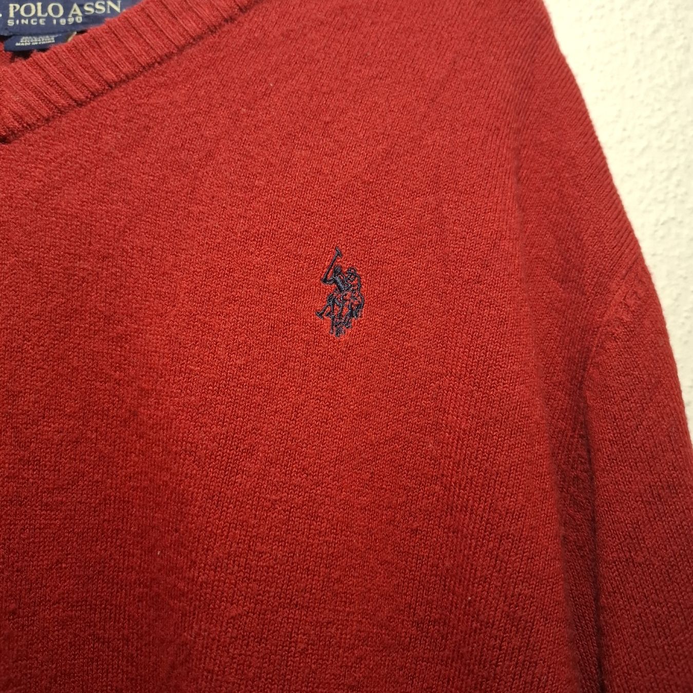 US Polo Pullover & Sweatshirts: U.S. POLO ASSN. Pull Col V Rouge - Taille L – Gebraucht aus Le Locle von QualiteExpress 3