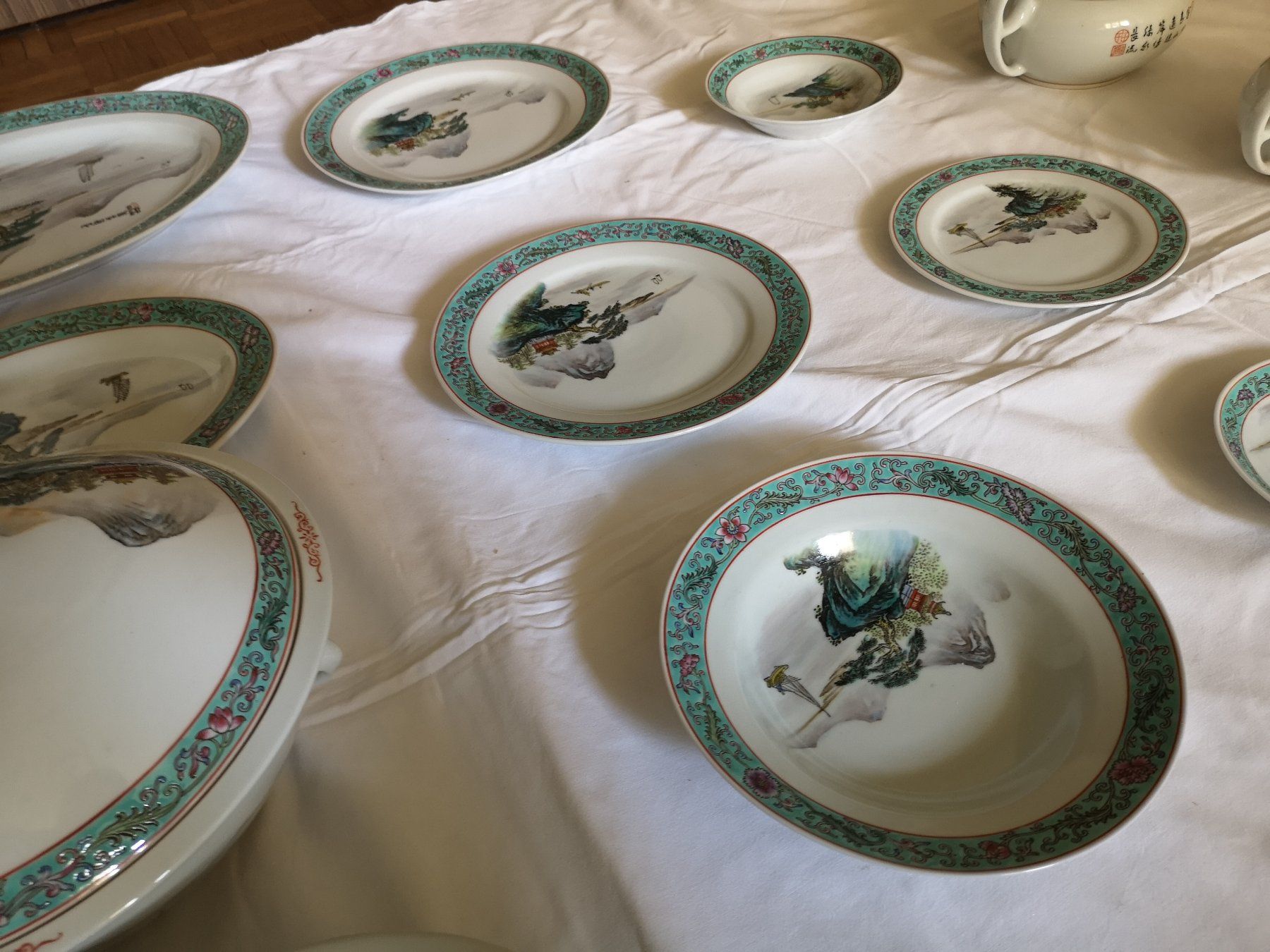 Set di piatti: Set piatti dipinti Cinesi (92 pezzi!) – Nuovo e nell'imballaggio originale da Losone venduto da NSX 5