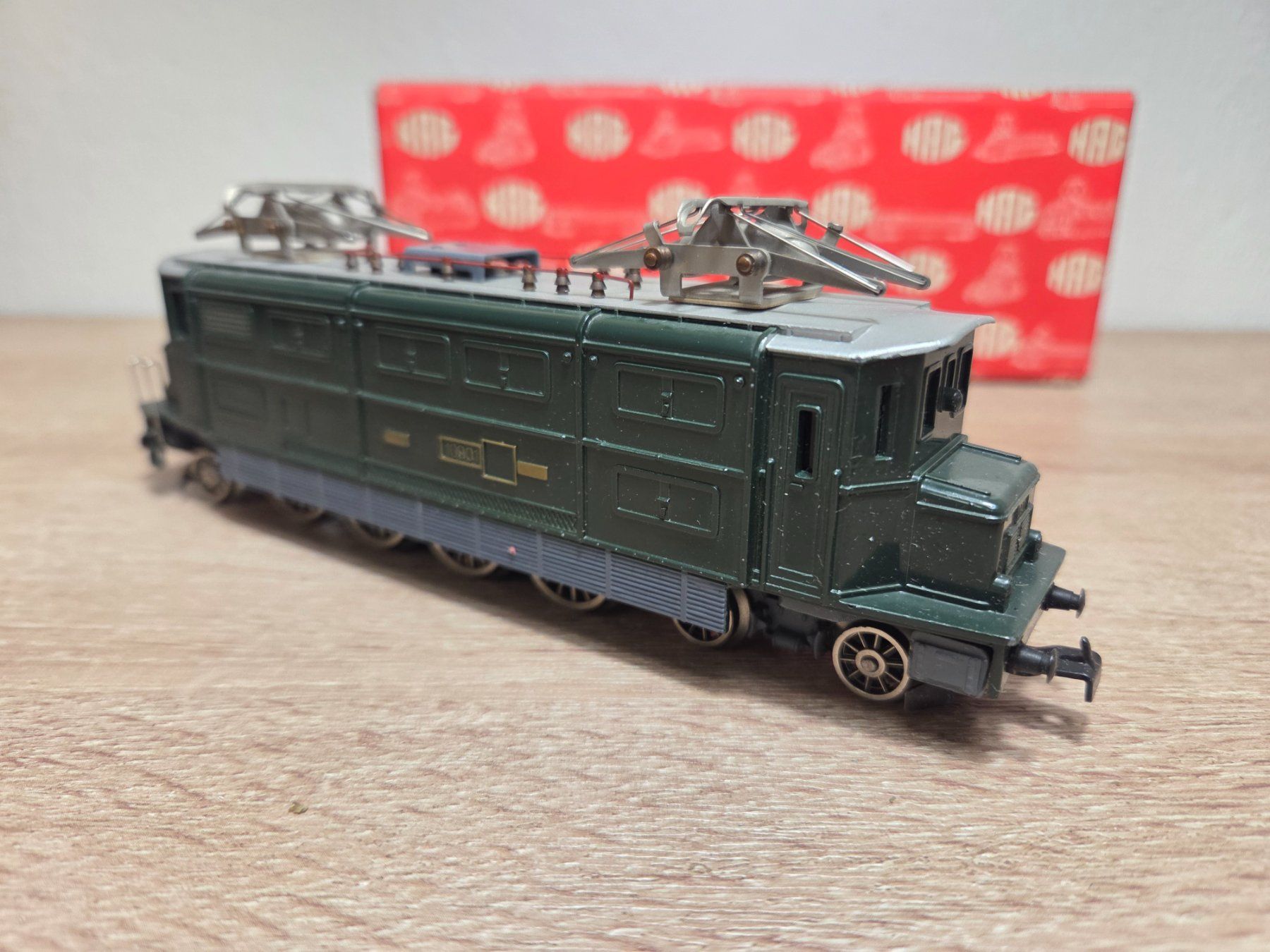 Hag Modellini di ferrovie: Hag 140 E-Lok Ae 4/7 SBB H0 – Usato da St-Aubin-Sauges venduto da Lo_Go 3
