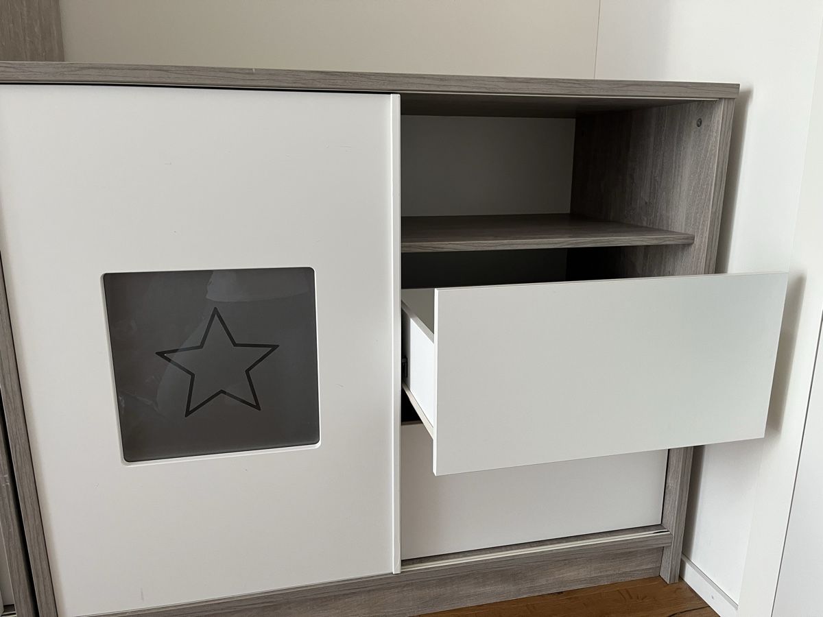 Commodes: Kinder-Kommode grau/weiss – D'occasion à Aadorf par Briana00 1