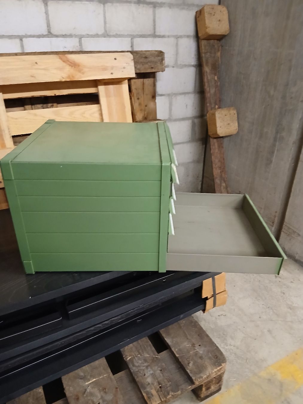 Scaffali: Schubladenstock Blech – Usato da Winterthur venduto da Filasez 2