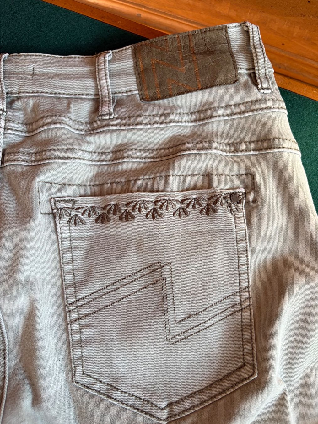 Nile Jeans: NILE Jeans  Größe M  Farbe: Hellstahl / Hellgrau – Gebraucht aus Interlaken von Bona55 7