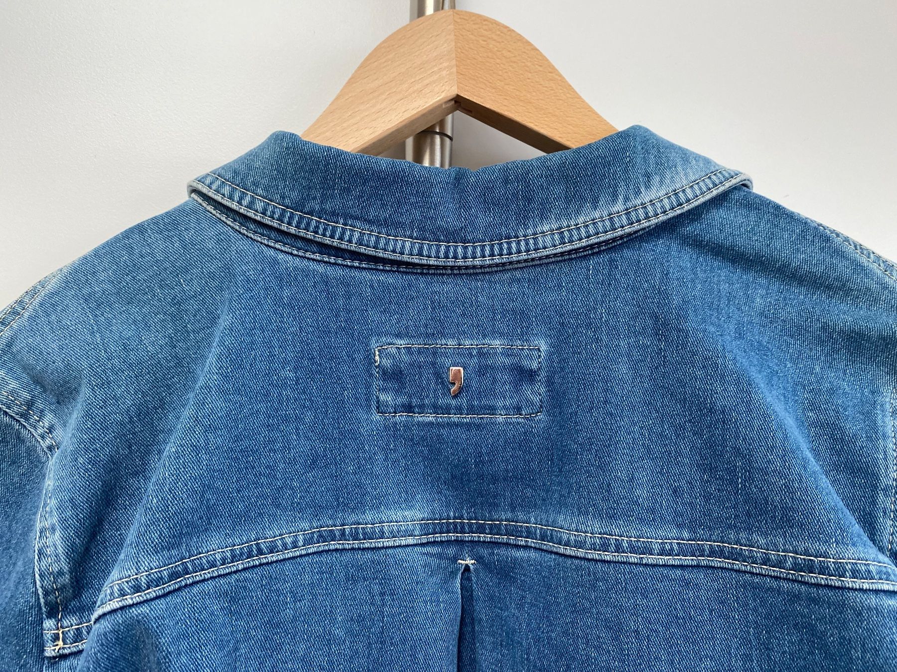 Comma Giacche: Damen Jeansjacke COMMA Gr. 42 – Nuovo (secondo la descrizione) da Richterswil venduto da Busanca 2