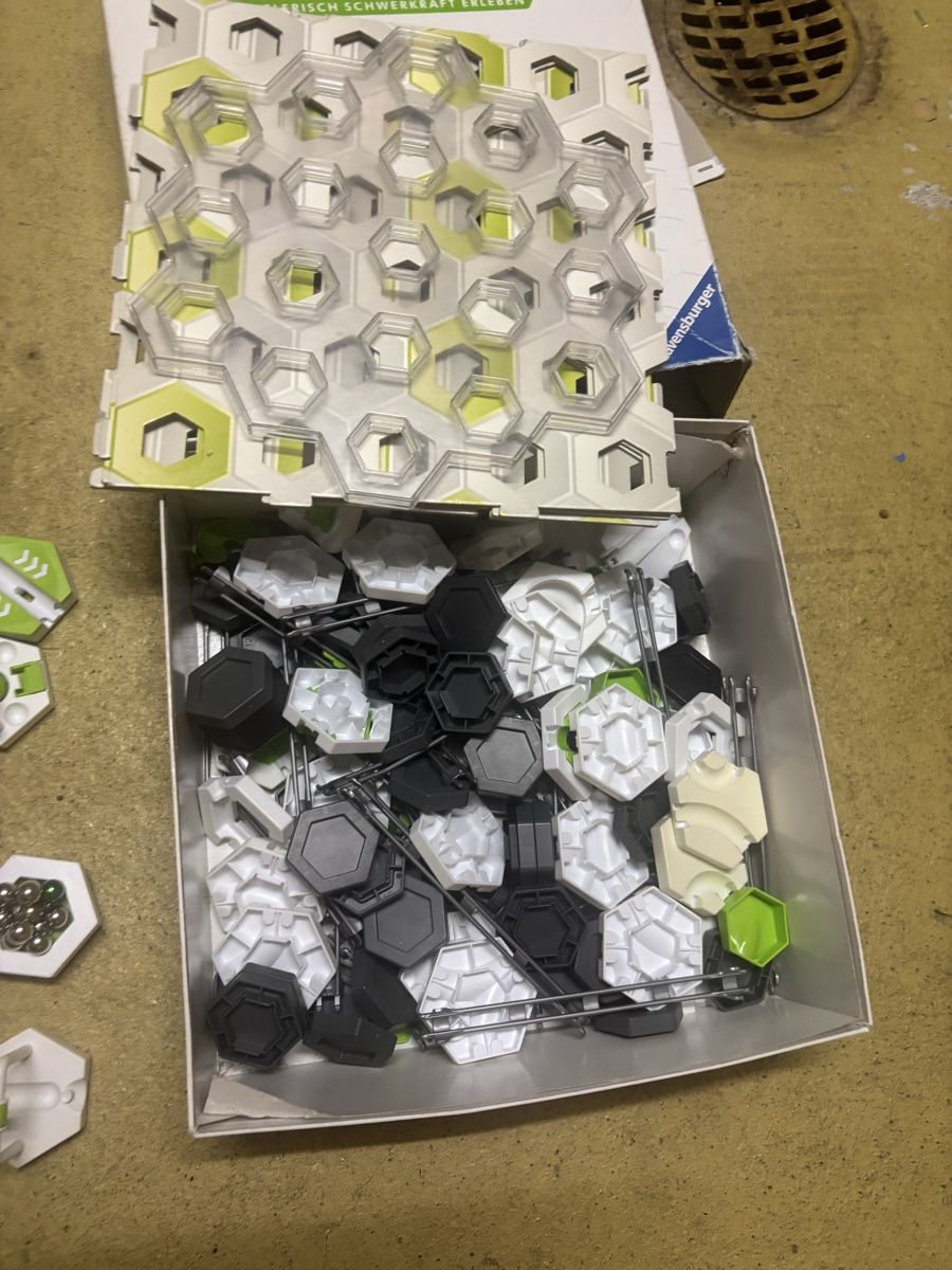 Ravensburger Kit di costruzioni: Gravitrax Starter-Set: interaktives Kugelbahnsystem! – Usato da Schmerikon venduto da Mueramusik 2