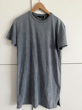 T-shirt Bershka gris délavé à col rond taille M  