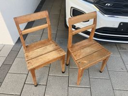 Deux pair deux ancien chaise en bois pour enfant ou d’école 