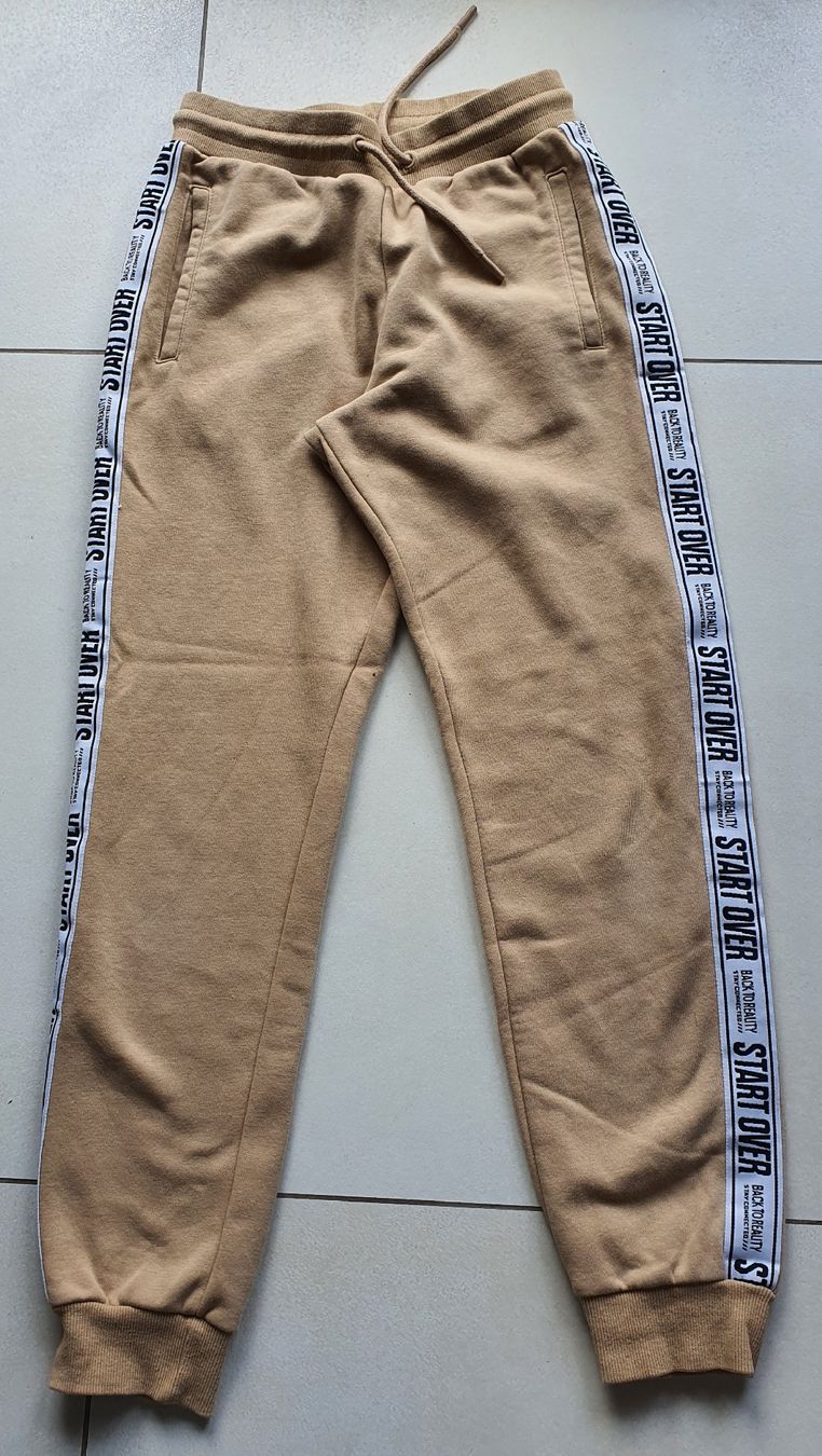 Pantaloni: Beau training pour ado taille XS – Usato da Vouvry venduto da Arwenne 3