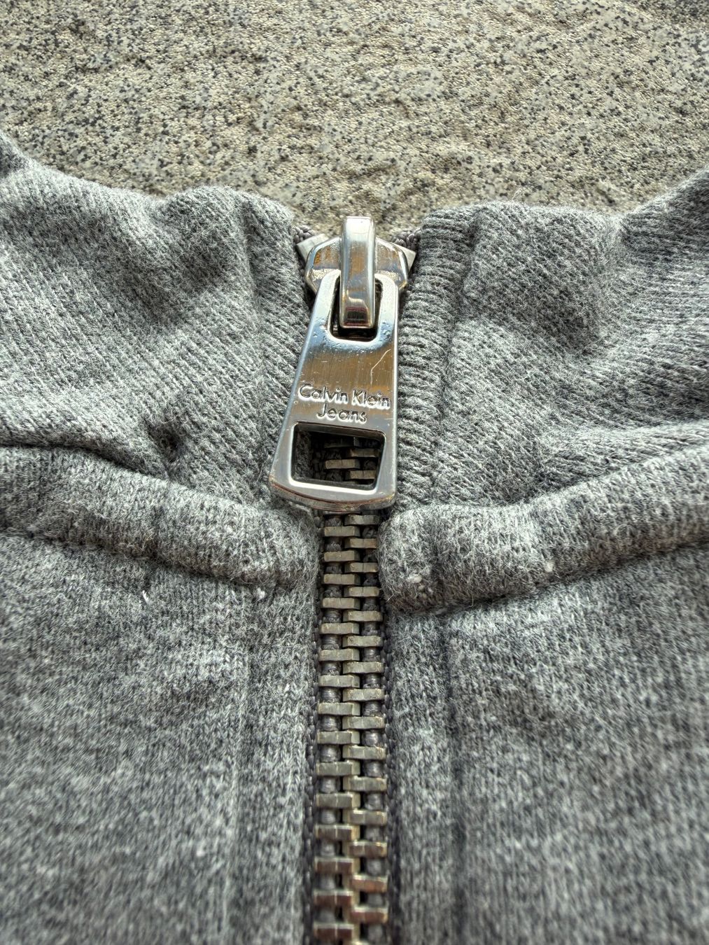 Calvin Klein Pulls & Sweat-shirts: Calvin Klein Jeans Pullover grau Grösse S – D'occasion à Menznau par sasna 2