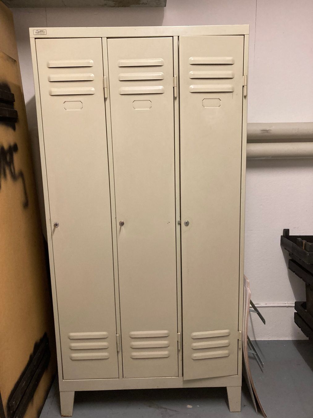 Garderobe: Garderobenschrank Sanda – Gebraucht aus Dübendorf von Fendi07