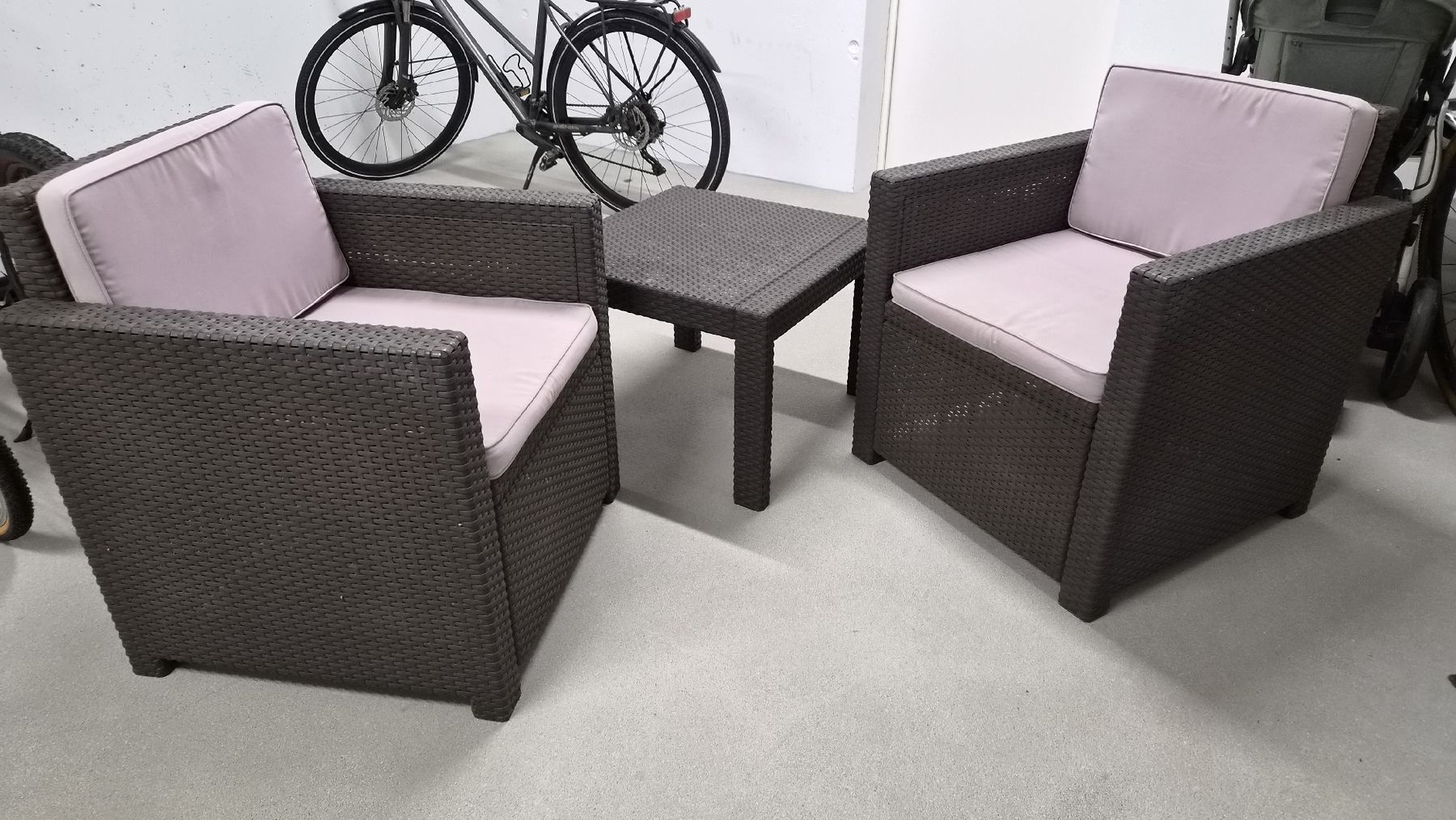 Poltrone: Loungesessel mit Beistelltisch – Usato da Köniz venduto da abb_p8zr