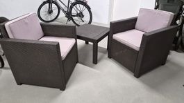 Loungesessel mit Beistelltisch