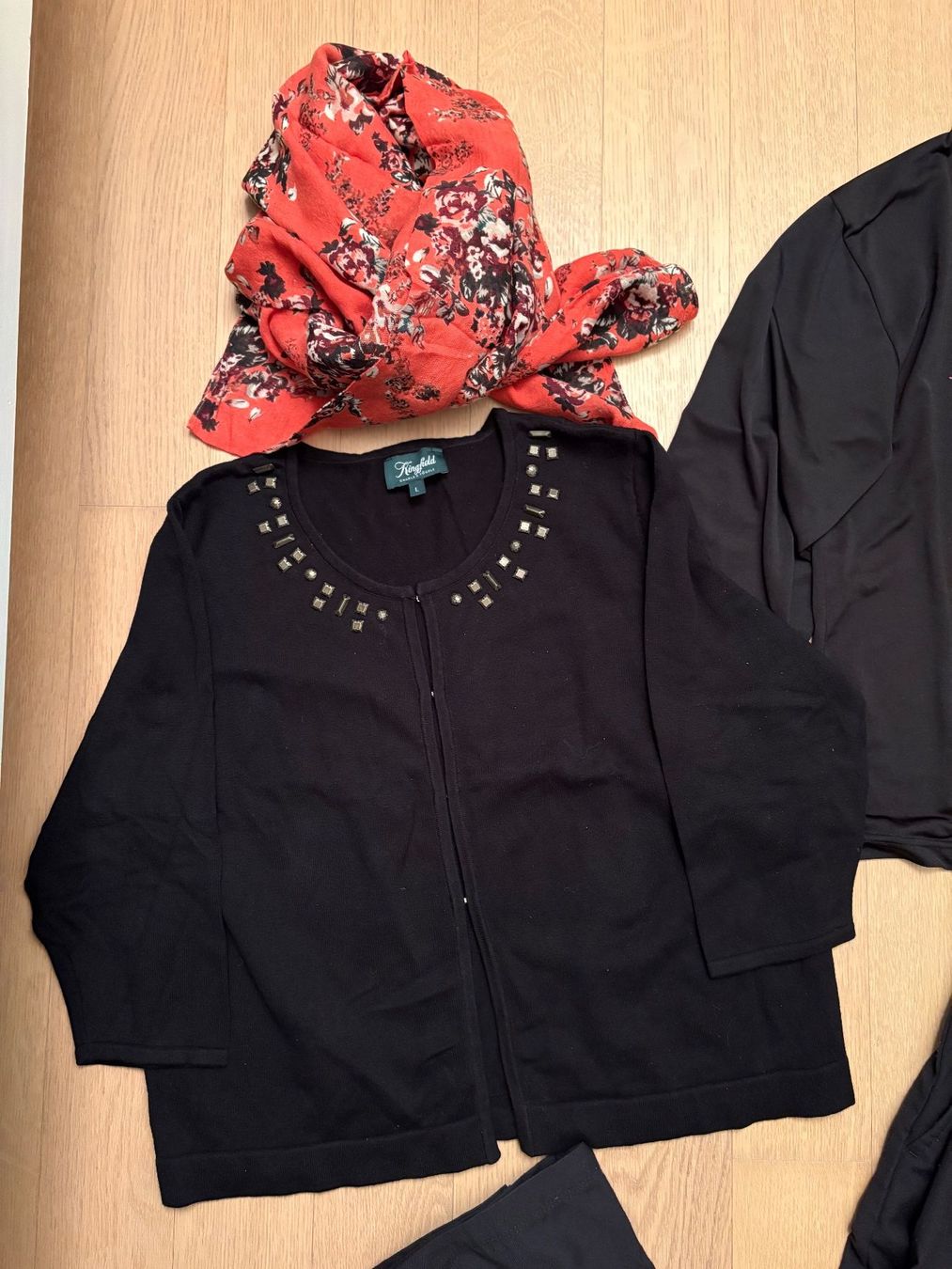 Lotti di vestiti: Kleiderpaket Gr. M-L – Usato da Gossau SG venduto da Black-Queen 1