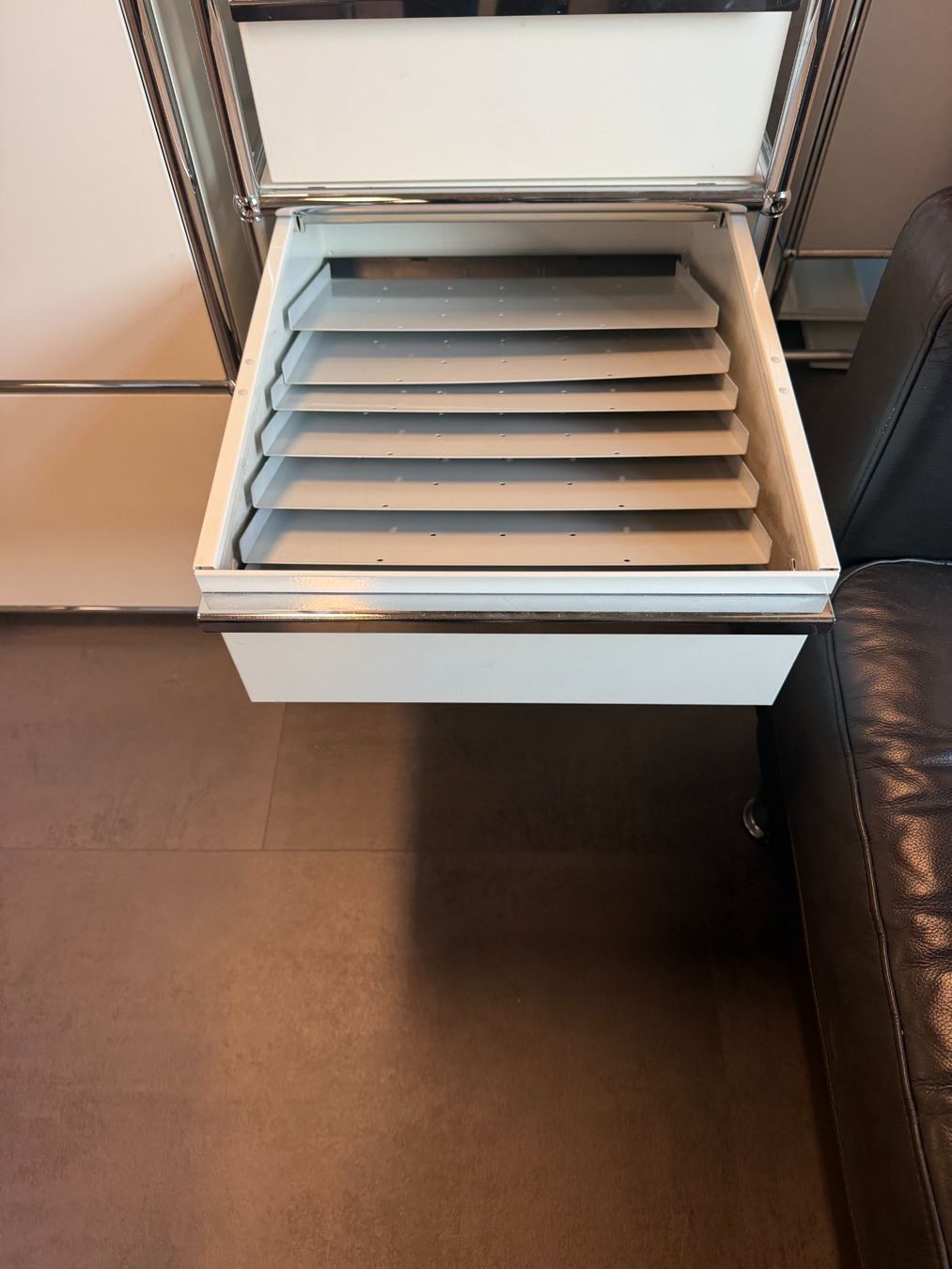 USM Eléments de bureau: USM Korpus weiss – D'occasion à Ermatingen par csc_7g5v 7