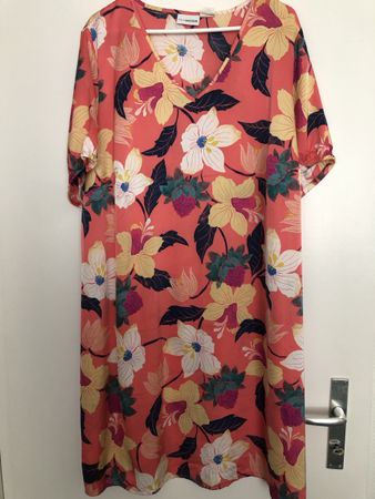 Sommerliches Blümchenkleid von Mia Moda, Grösse 54!