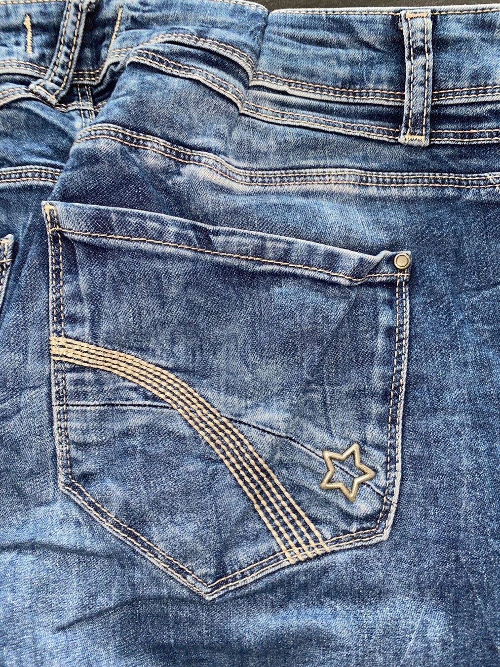 Jeans: SUPER LÄSSIGE CARTOON JEANS 44, – Nuovo (secondo la descrizione) da thierachern venduto da Styl 4