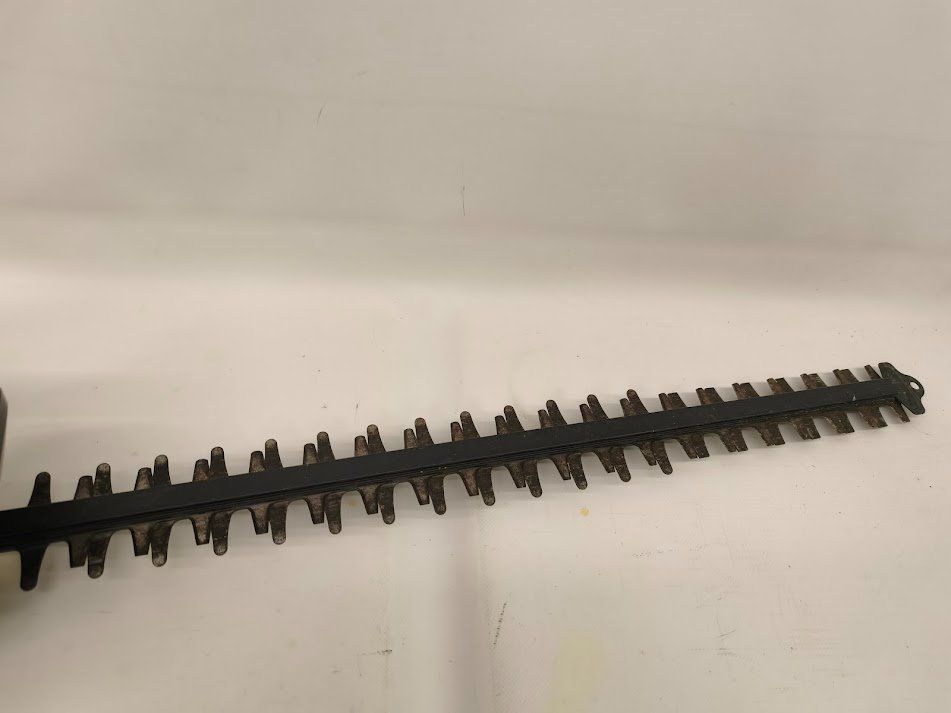 Kärcher Tutti gli attrezzi: Kärcher Akku-Heckenschere 70cm lang 36V – Usato da Toffen venduto da Immo-Erben 7