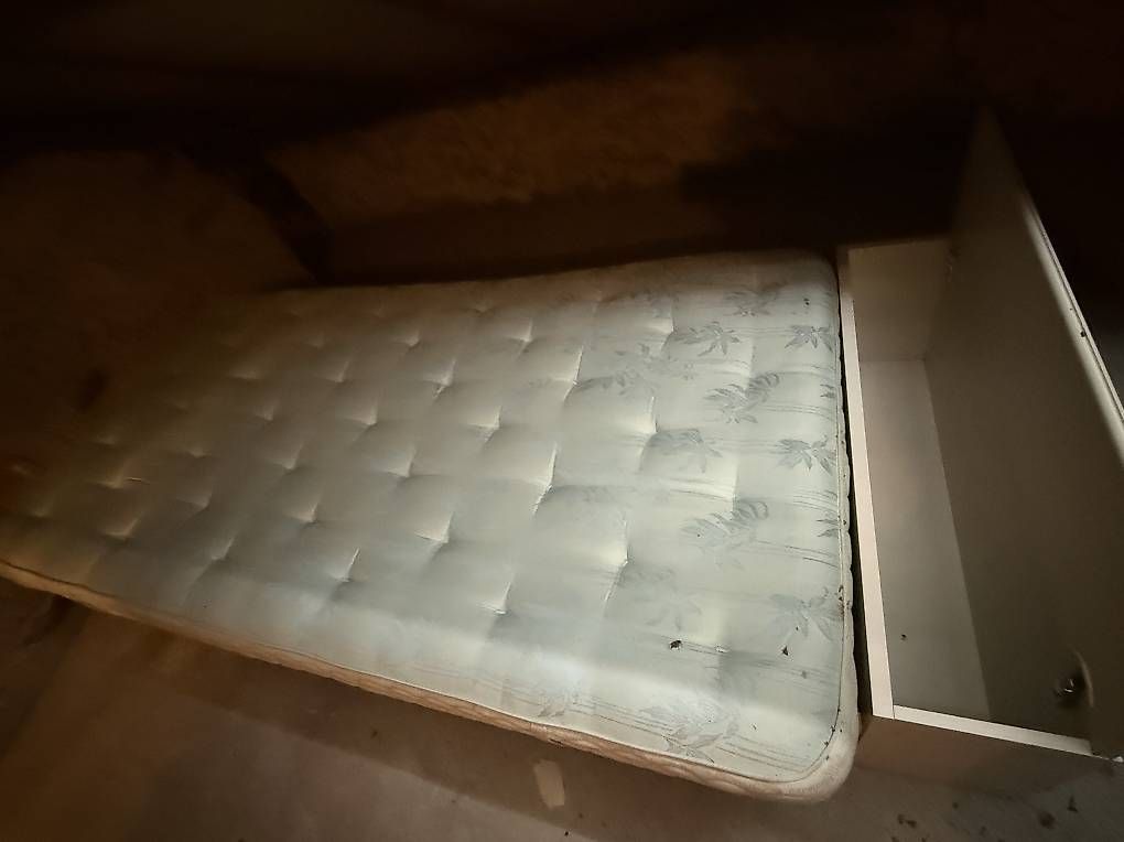 Betten: Lit et commode – Gebraucht aus Aurigeno von nkj_6kgj 1