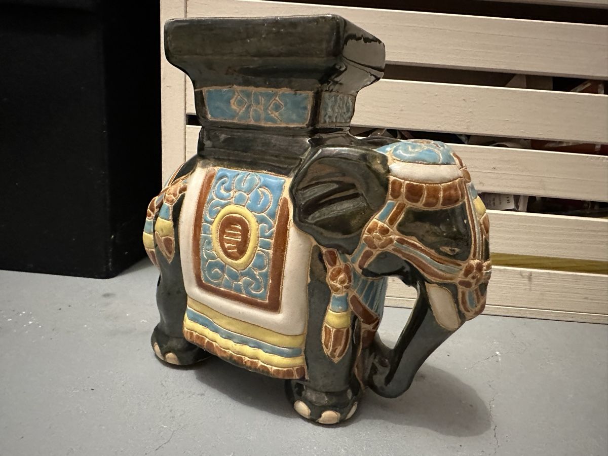 Sculture & Statue: Indischer Elefant aus Keramik 19cm – Usato da Lupsingen venduto da New-Haven 1