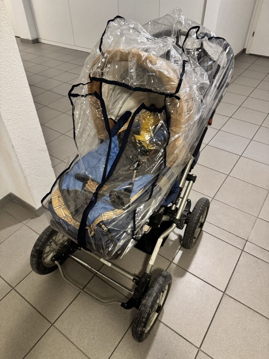 Carrozzine: Robuster Kombi-Kinderwagen mit Zubehör – Usato da Volketswil venduto da Fotohobby99 2