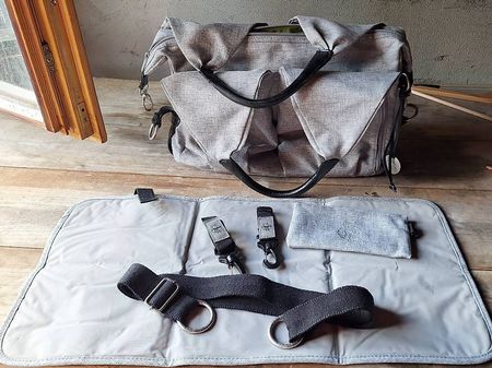 Lässig Wickeltasche (Hellgrau meliert) inkl. Zubehör