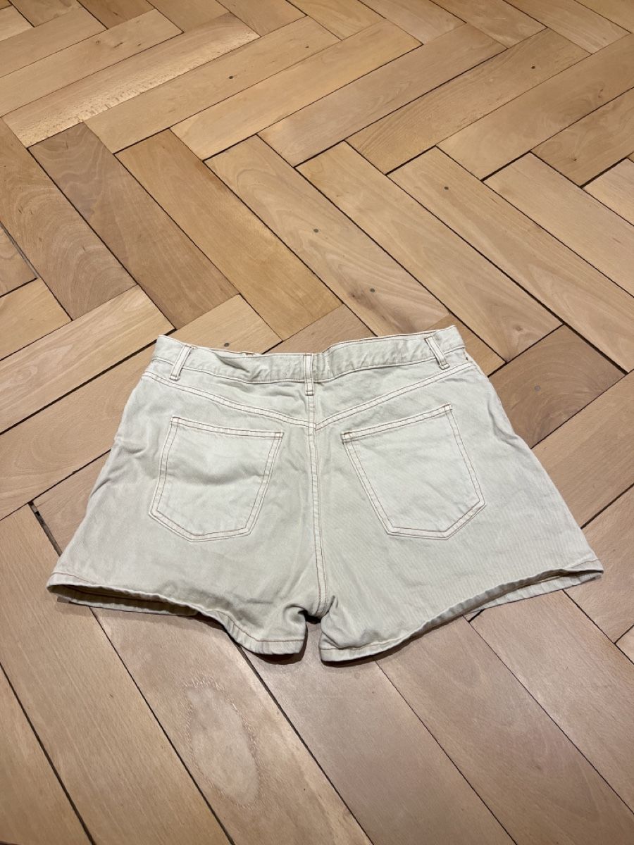Mango Pantaloni: Shorts Mango – Usato da Gams venduto da annikalexandra 1
