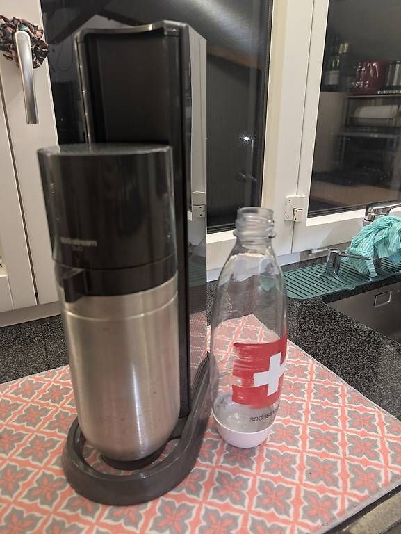Sodastream Elettrodomestici da cucina: Sodastream DUO (mit Flasche/avec bouteille) – Usato da Wohlen AG venduto da A.RAU 1