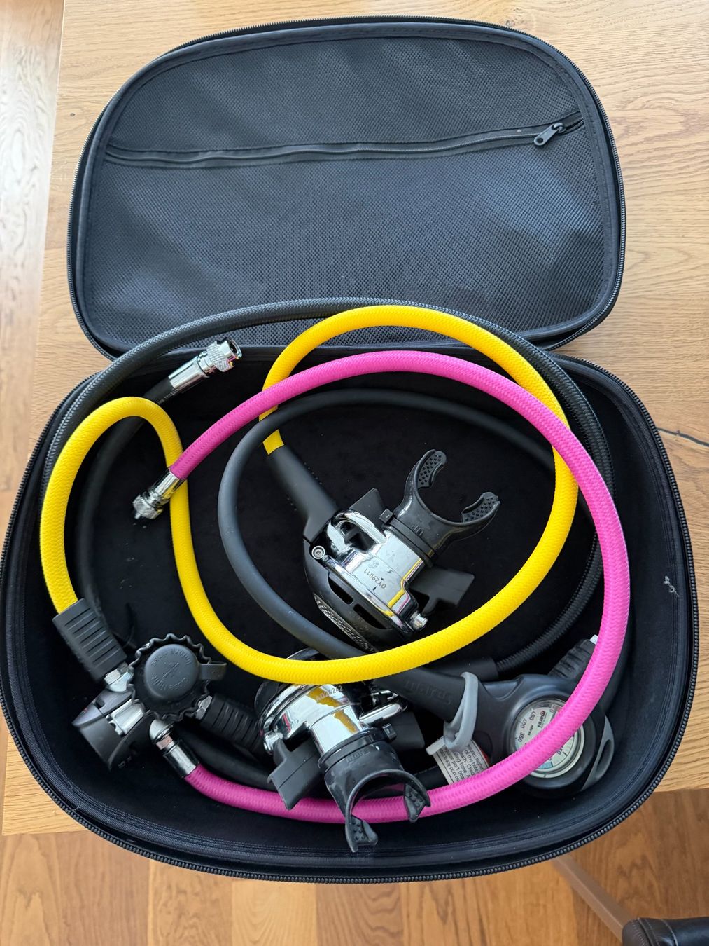 Mares Atemregler & Jackets: Atemregler Mares Octopus Abyss – Gebraucht aus Bern von she_vnc6